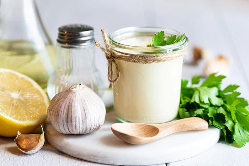 How to make aioli with olive oil